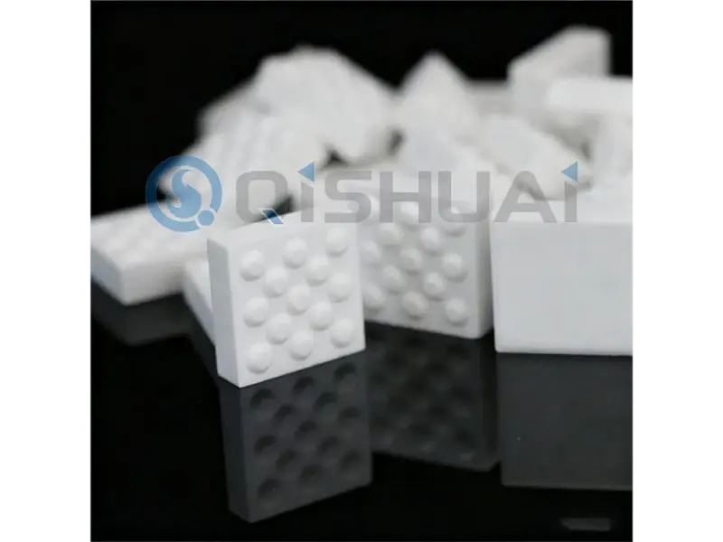 Carreau de mosaïque en céramique d'alumine à motif surélevé - Une solution d'usure pratique de l'équipement résistant à l'usure du Shandong Qishuai